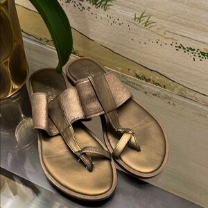 KENNETH COLE Gold Metallic Sandals with Flat Sole
